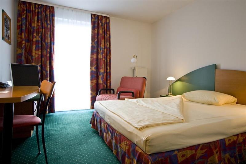Highway Hotel Herbolzheim Kültér fotó