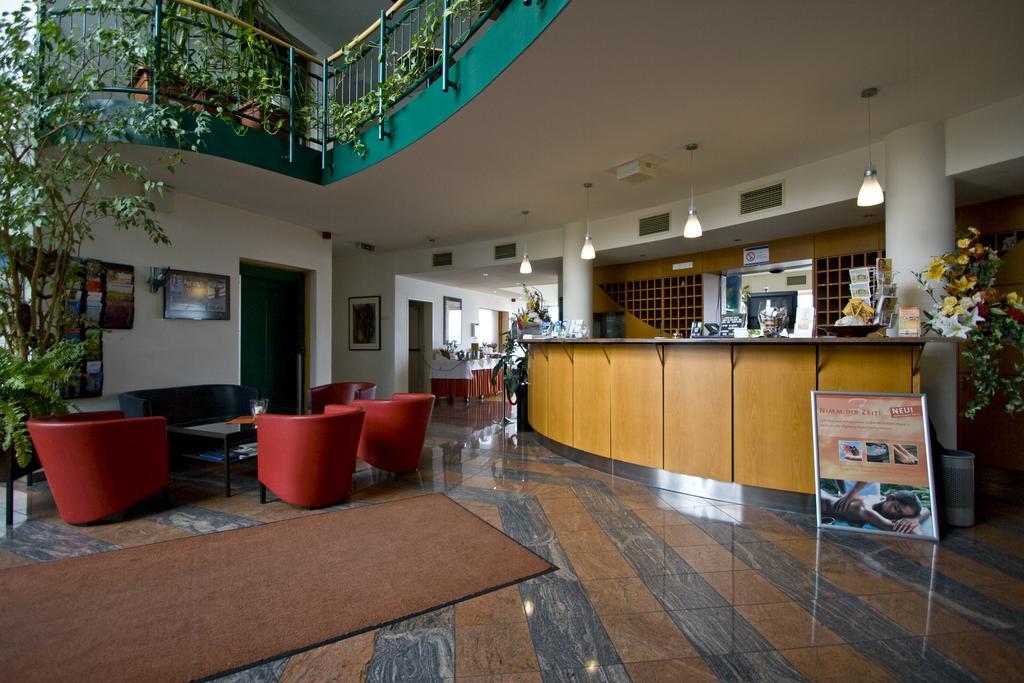 Highway Hotel Herbolzheim Kültér fotó