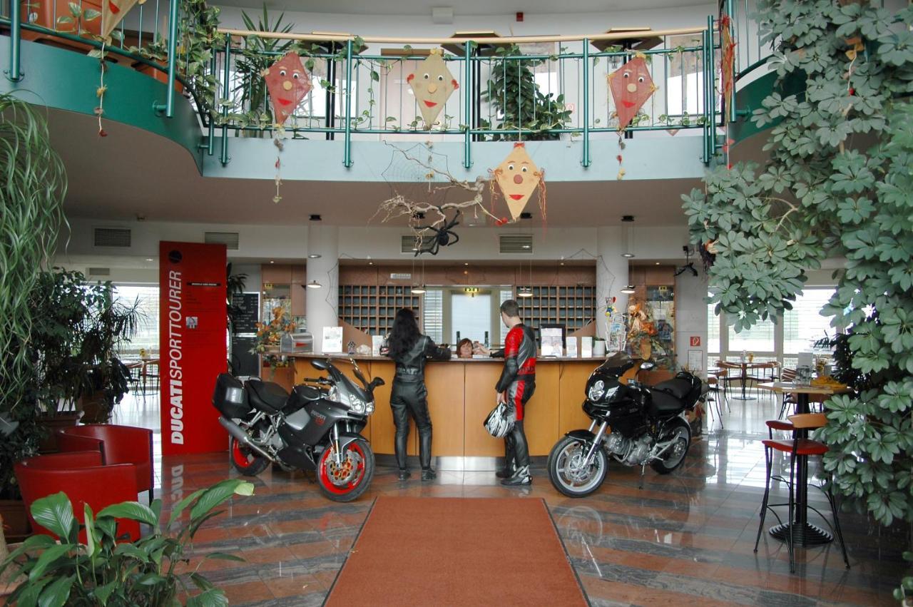 Highway Hotel Herbolzheim Kültér fotó
